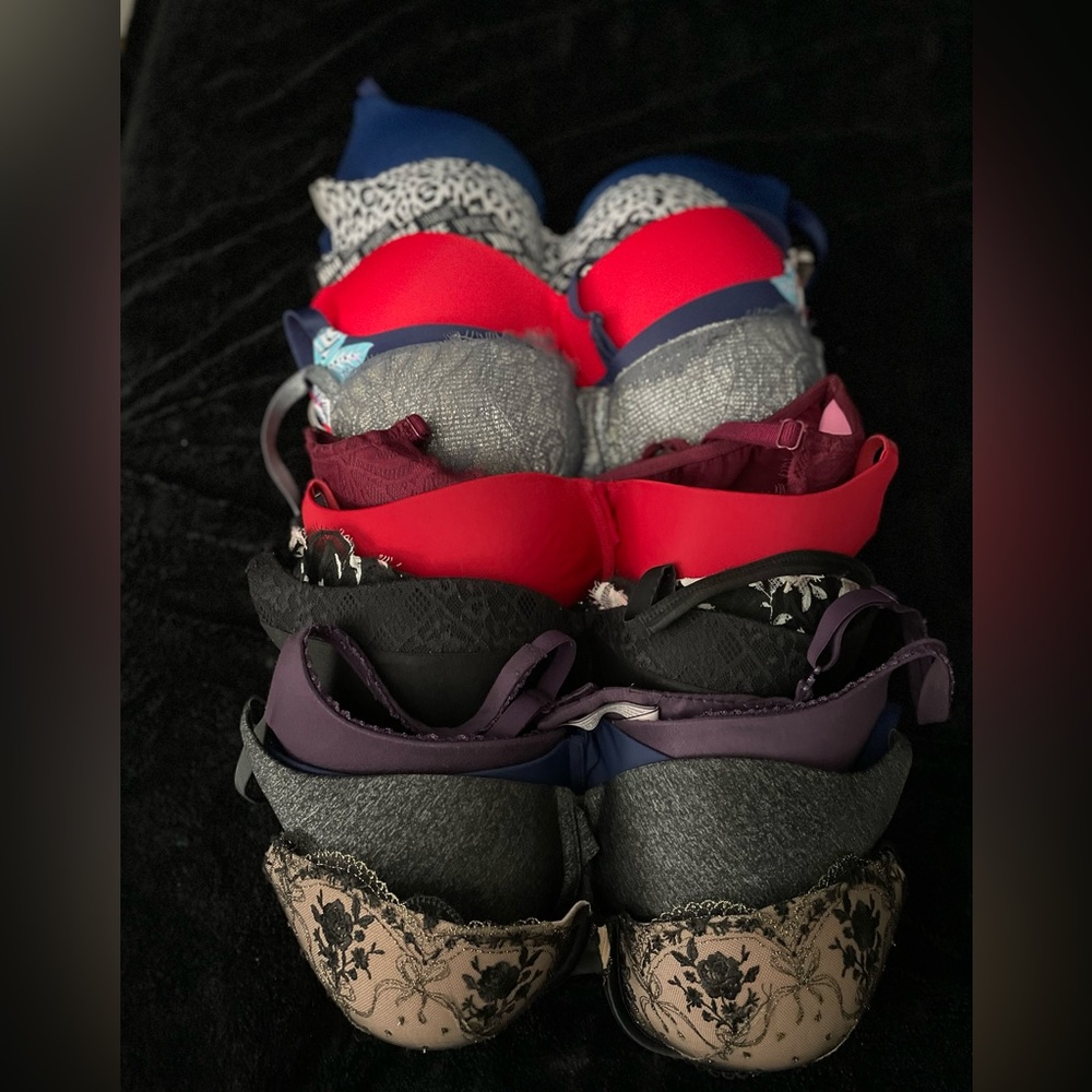 Bundle- 13 Victoria’s Secret bras size 34DD